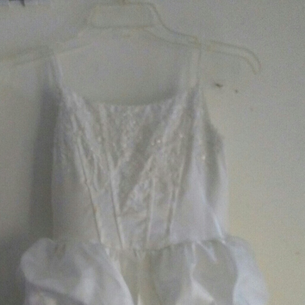 Gown - Picture 3 of 8
